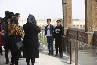 حضور گردشگران در عالی‌قاپو اصفهان در سایه عدم رعایت نکات بهداشتی 