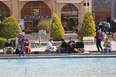 تعطیلات نوروزی و عدم رعایت پروتکل‌های بهداشتی در  میدان امام اصفهان
