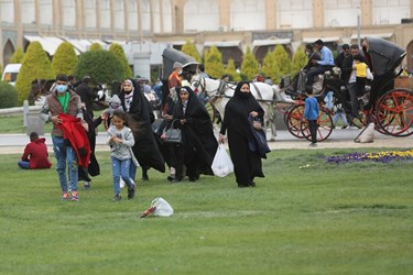 تعطیلات نوروزی و عدم رعایت پروتکل‌های بهداشتی در اماکن گردشگری اصفهان 