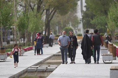تعطیلات نوروزی و عدم رعایت پروتکل‌های بهداشتی در چهارباغ عباسی اصفهان
