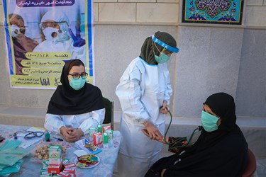 ویزیت رایگان اهالی منطقه محروم سلیم آباد کلانشهر اهواز توسط تیم پزشکی جهادی. این گروه در ماه‌های اخیر نشان دادند که حتی با کمترین امکانات می‌توان خدمات ماندگار و ارزنده‌ای ارائه کرد.
