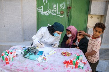معاینه کودکان بیمار مراجعه کننده به اردوی پزشکی