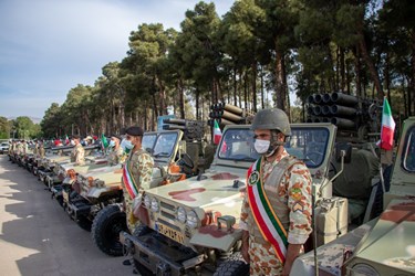 حضور یگان‌های ارتش در مراسم رژه خودرویی / فرماندهی آماد و پشتیبانی منطقه دو شیراز 