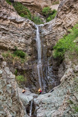 ارتفاع آبشار پلکانی لت‌مال روستای وردیج 35 متر است