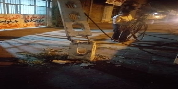 خسارت طوفان به شبکه برق شهرستان جیرفت/خاموشی برق در مناطق آسیب‌دیده رفع شد