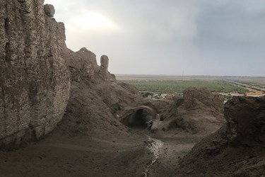 چشم انداز زیبای کوه خواجه بعد از بارش باران