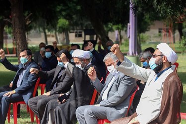 این مراسم با حضور جمعی از مسئولان استان و جامعه روحانیت در اهواز برگزار شد