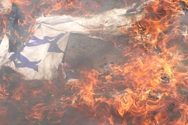 آتش زدن پرچم اسرائیل در مراسم بزرگداشت روز جهانی قدس در میدان امیرچخماق یزد