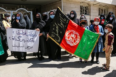 جمعی از مهاجرین افغانستانی با تجمع در مقابل کنسولگری جمهوری اسلامی افغانستان در مشهد حمله تروریستی کابل را محکوم کردند.