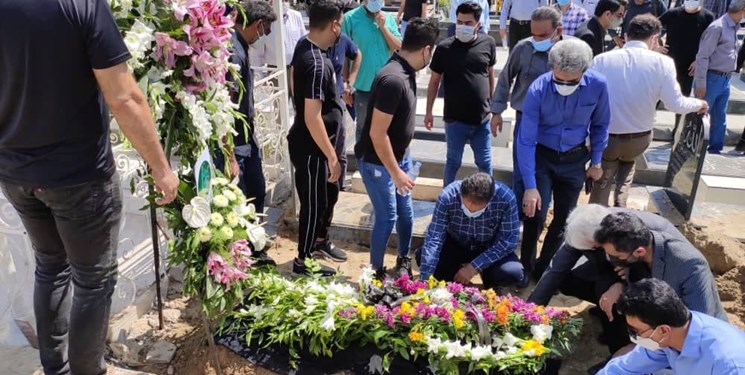 پیکر منصور نعیمی در آرامستان بندرعباس به خاک سپرده شد