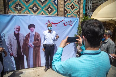 برپایی نمایشگاه ایران امیدوار ویژه انتخابات در حاشیه نمازجمعه