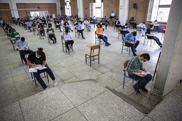 برگزاری آزمون نهایی زبان فارسی 3 در دبیرستان البرز