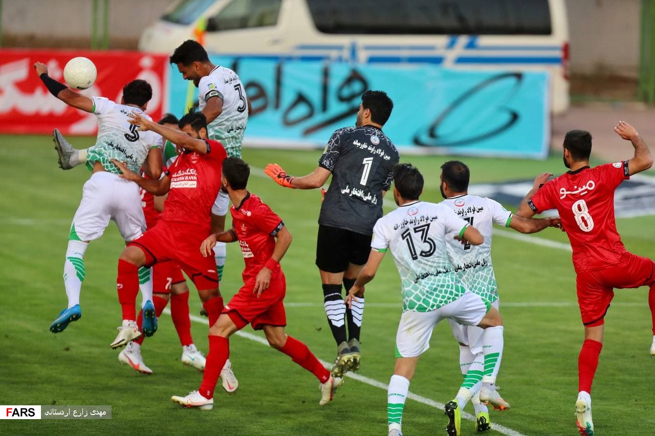 گزارش تصویری از دیدار تیم‌های ذوب آهن و پرسپولیس