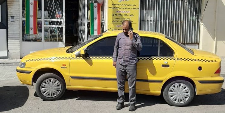 مطالبه‌گری یک دهه شصتی از پشت فرمان تاکسی؛ بدون نگاه سیاسی همراهی مردم را دارم!
