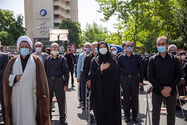 شهردار منطقه 7 تهران در تشییع دو شهید گمنام در بوستان اندیشه