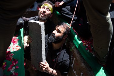 عبدالرضا هلالی در تدفین دو شهید گمنام در بوستان اندیشه