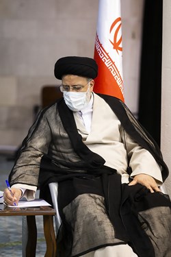 آیت‌الله سید ابراهیم رئیسی در نشست پرسش و پاسخ دانشجویی در مسجد دانشگاه تهران