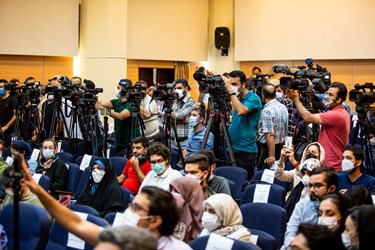 خبرنگاران و اصحاب رسانه در نشست خبری عبدالناصر همتی