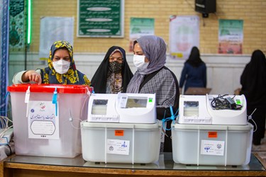 صندوق های الکترونیک شوراها در کنار صندوق‌های رأی ریاست جمهوری