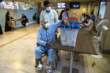 اخذ رای از بیماران و کادر درمان  در بیمارستان بقیه الله(عج)