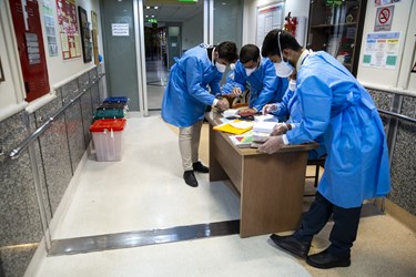 حضور صندوق اخذ رای سیار در بخشهای بیمارستان بقیه الله(عج)
