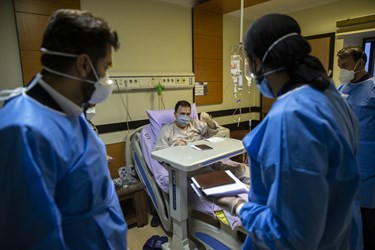 پرسش از بیماران اخذ رای توسط صندوق سیار در بیمارستان بقیه الله(عج)