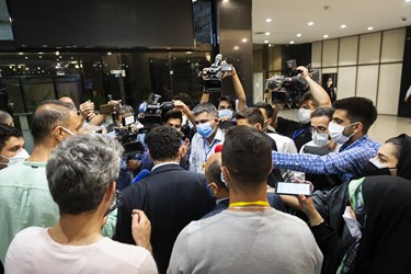 پرسش خبرنگاران پیرامون حضور عبدالناصر همتی در وزارت کشور از نماینده وی در ستاد انتخابات - حوالی ساعت 1:45 بامداد