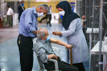 تزریق دوز دوم واکسن کرونا به سالمندان و گروه‌های پرخطردر قزوین