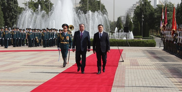 استقبال رسمی «رحمان» از رئیس جمهور قرقیزستان + تصاویر
