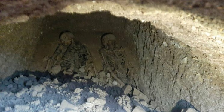 کشف قبری عجیب با  ۲ اسکلت در روستای درونه بردسکن/ میراث فرهنگی: اجساد احتمالا به صورت مومیایی دفن شده‌اند