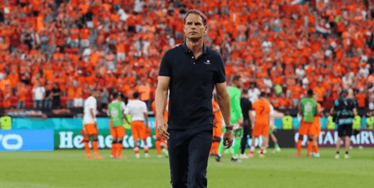 راه تیم ملی فوتبال هلند و دی بوئر از هم جدا شد