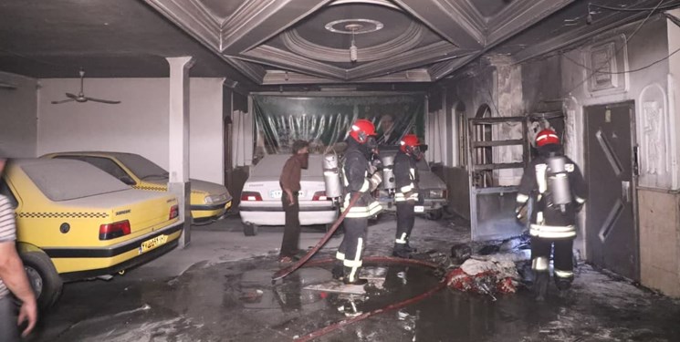مهار آتش و نجات جان ۱۴ نفر از ساکنین یک مجتمع اقامتی در مشهد