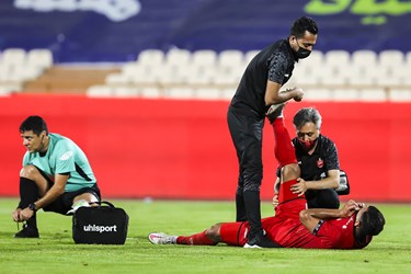 دیدار تیم‌های فوتبال پرسپولیس و استقلال | شهرآورد ۹6 جام حذفی 