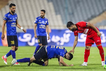 دیدار تیم‌های فوتبال پرسپولیس و استقلال | شهرآورد ۹6 جام حذفی 