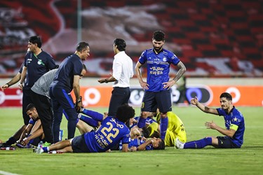 دیدار تیم‌های فوتبال پرسپولیس و استقلال | شهرآورد ۹6 جام حذفی 
