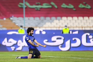 شادی بابک مرادی بازیکن تیم فوتبال استقلال 
