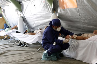 تلاش کادر درمان در خدمت رسانی به بیماران کرونایی در بیمارستان صحرایی  شهرکرد