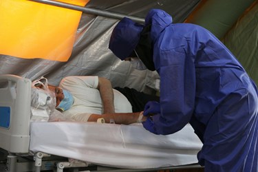 تلاش کادر درمان در خدمت رسانی به بیماران کرونایی در بیمارستان صحرایی  شهرکرد