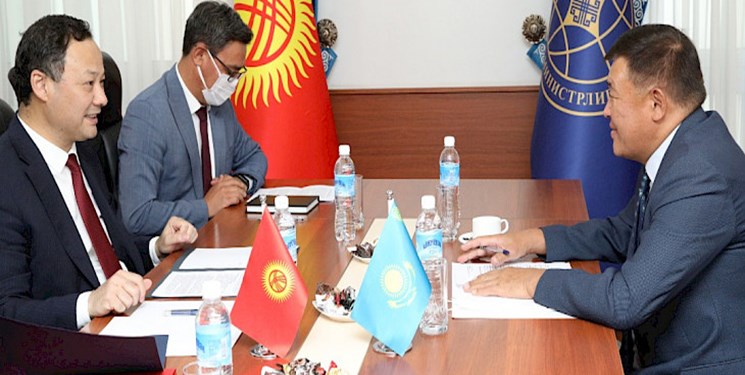 قرقیزستان خواستار کاهش محدودیت ترانزیتی وسائل نقلیه این کشور در قزاقستان شد