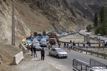 به منظور جدا کردن خودروهای مسافری و خودروهای بومی و دیگر خودروها منع تردد ایستگاه به ایستگاه توسط پلیس انجام می‌شود و در نهایت خودروهایی که قصد مسافرت داشته باشن در ورودی مازندران جریمه و بازگردانده می‌شوند/سه راهی شهرستانک اتوبان تهران-شمال