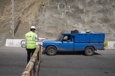 به منظور جدا کردن خودروهای مسافری و خودروهای بومی و دیگر خودروها منع تردد ایستگاه به ایستگاه توسط پلیس انجام می‌شود و در نهایت خودروهایی که قصد مسافرت داشته باشن در ورودی مازندران جریمه و بازگردانده می‌شوند/سه راهی شهرستانک اتوبان تهران-شمال