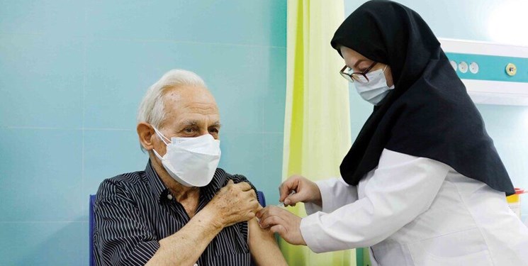 انتقال سالخوردگان همدان توسط گروه‌های جهادی به مراکز واکسیناسیون