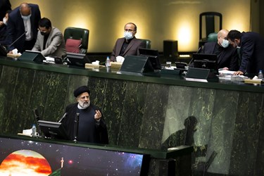 سخنرانی آیت الله رئیسی برای دفاع از برنامههای وزرای پیشنهادی در مجلس شورای اسلامی