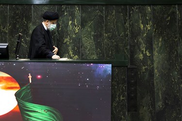 حضور آیت الله رئیسی برای دفاع از برنامههای وزرای پیشنهادی در مجلس شورای اسلامی