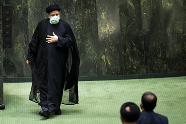 حضور آیت الله رئیسی برای دفاع از برنامههای وزرای پیشنهادی در مجلس شورای اسلامی