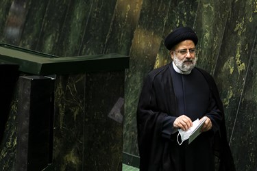 حضور آیت الله رئیسی برای دفاع از برنامههای وزرای پیشنهادی در مجلس شورای اسلامی