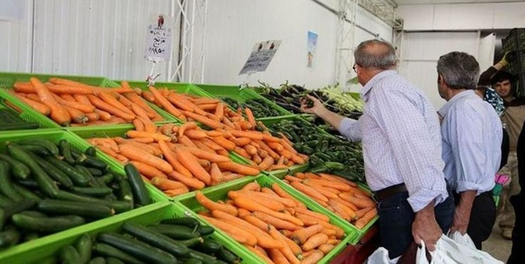 رئیس اتحادیه بارفروشان میوه‌وتره‌بار تهران: هفته آینده قیمت هویج به زیر ۱۰ هزار تومان می‌رسد