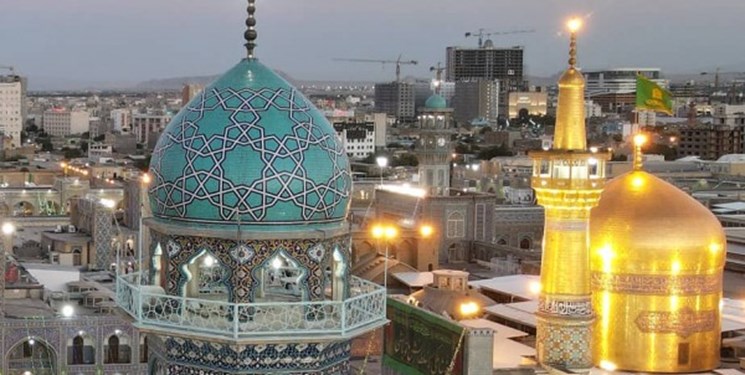 دستانی که ساعت‌های حرم را کوک می‌کنند/ مراقبت و تعمیر ۱۲۰۰ ساعت نصب‌شده در بخش‌های مختلف حرم رضوی