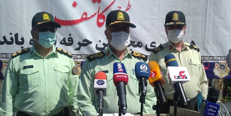 اخذ ۹۰۰ میلیون دلار ارز دولتی توسط ۷۰ شرکت صوری/ ۲۰۰ نفر بازداشت شدند