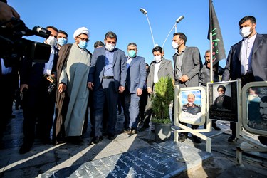حضور محمدمهدی اسماعیلی وزیر فرهنگ و ارشاد اسلامی در گلستان شهدای اصفهان